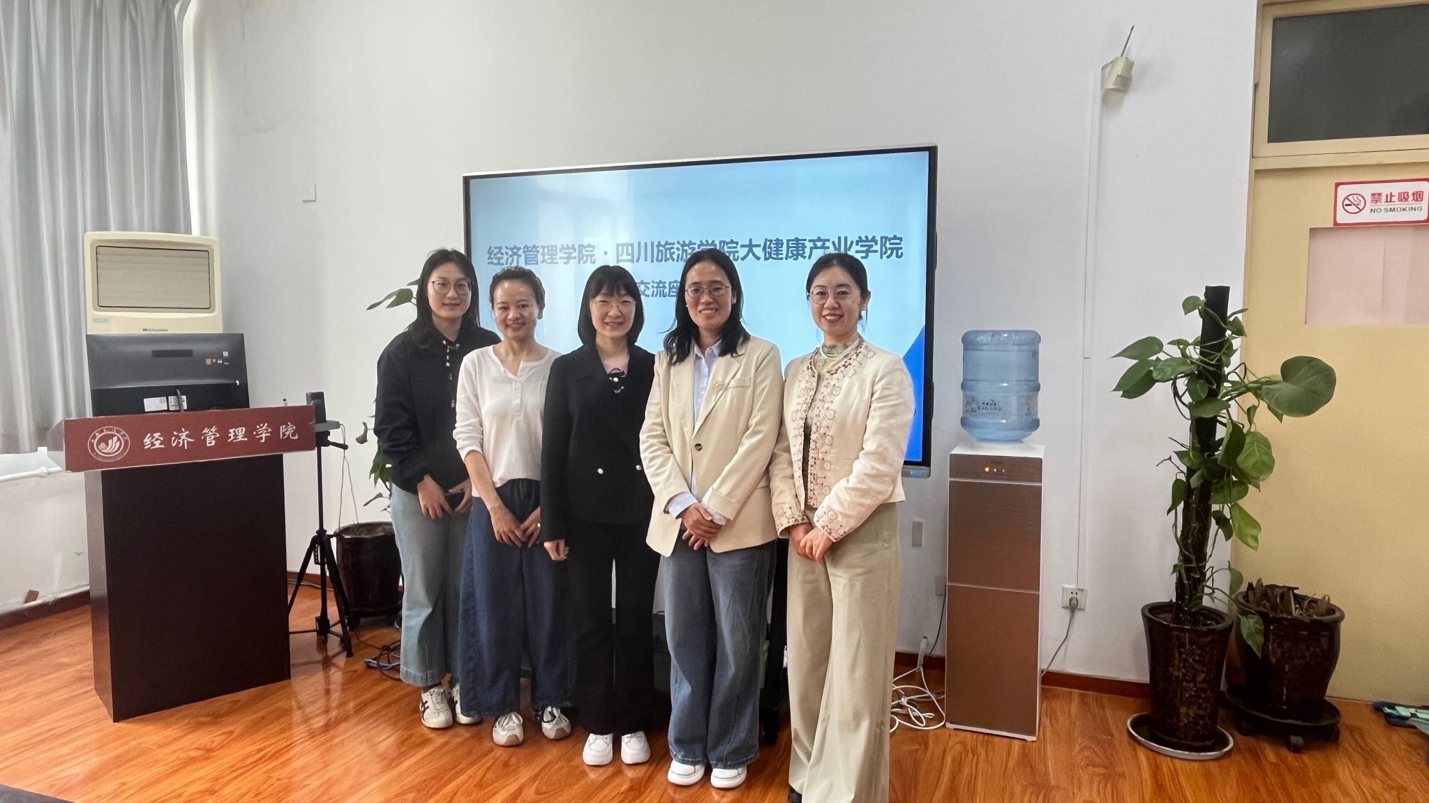 9007da6cf7c949e3d7d22272bbb5d6bb